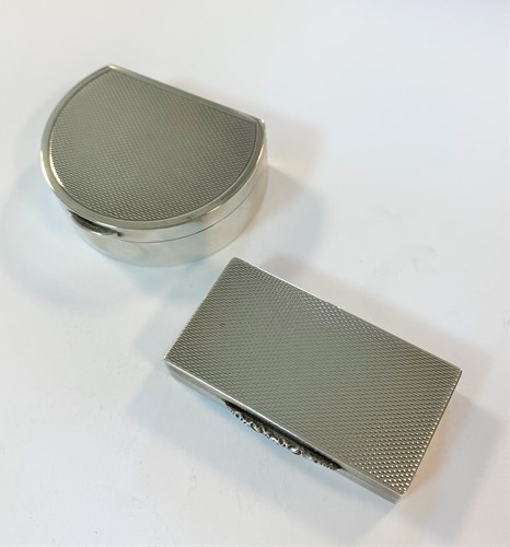 Lot 380 - Two 20th Century silver pill boxes