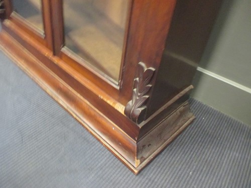 Lot 575 - A glass cabinet 121 x 98 x 31cm