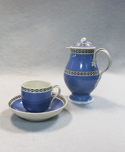 Lot 2 - An 18th century pearlware mochaware small jug and cover