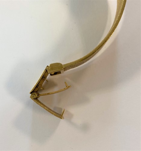 Lot 325 - Baume & Mercier - A gentleman's 18ct gold wristwatch