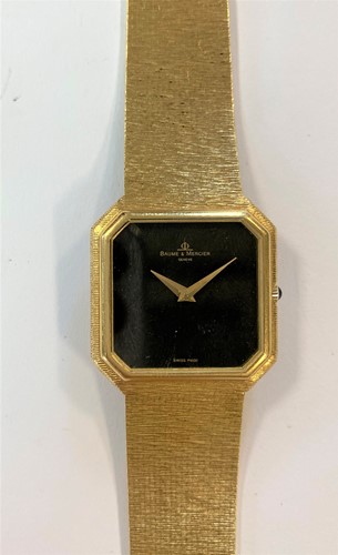 Lot 325 - Baume & Mercier - A gentleman's 18ct gold wristwatch