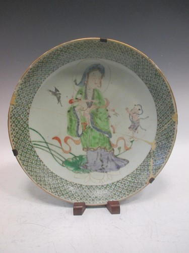 Lot 59 - A Chinese famille verte plate dishes plate,...