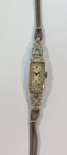 Lot 334 - Unsigned - A diamond set cocktail watch