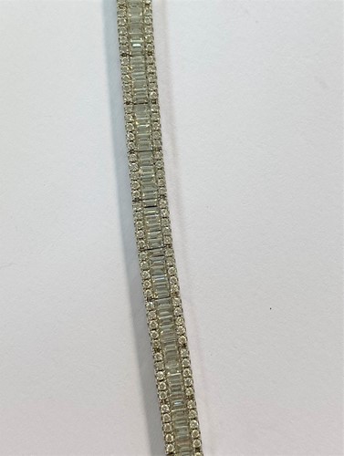 Lot 168 - A modern diamond line bracelet