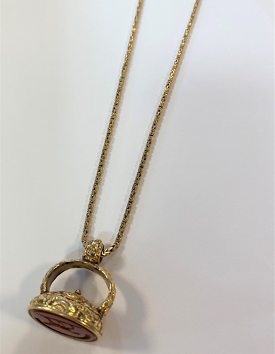 Lot 284 - A gold chain together with a fob seal