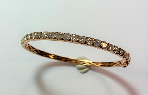 Lot 185 - A diamond line bangle