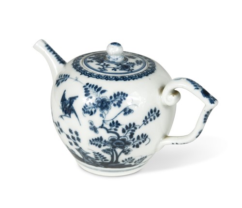 Lot 50 - An 18th century Meissen blue and white teapot and cover, circa 1735