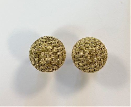Lot 130 - A pair of woven 'bombé' style earstuds