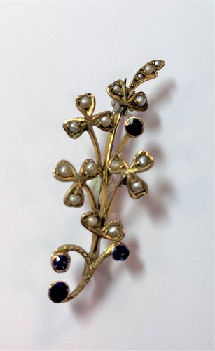 Lot 119 - A sapphire and seed pearl floral brooch