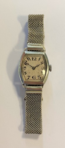 Lot 335 - Unsigned - A lady's Art Deco silver wristwatch