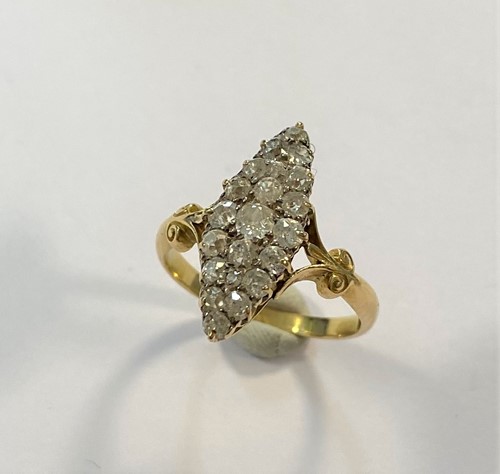 Lot 203 - A Victorian diamond cluster ring