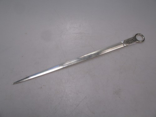 Lot 281 - A Georgian silver meat skewer