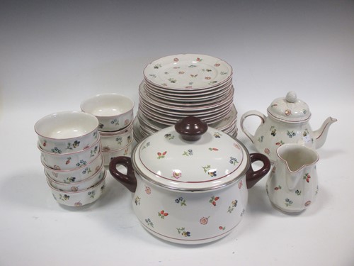 Lot 15 - A Villeroy and Boch 'Petite Fleur' pattern...
