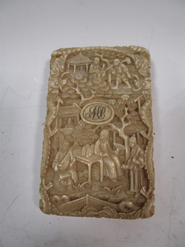 Lot 202 - a small ivory card case