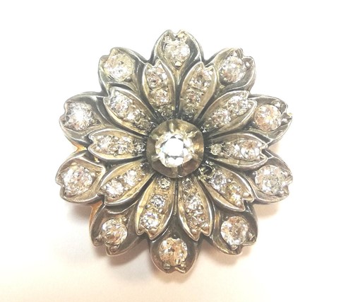 Lot 196 - A diamond set flower brooch