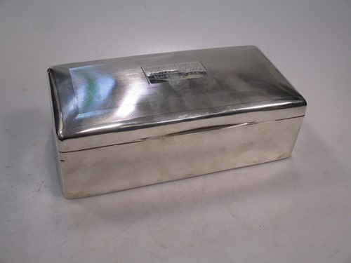 Lot 290 - A large silver table cigarette box