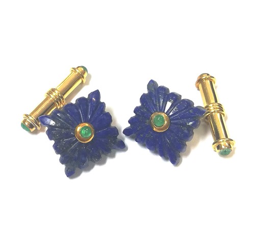 Lot 166 - A pair of lapis lazuli and emerald chain cufflinks