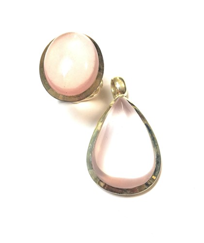 Lot 27 - A rose quartz pendant and ring