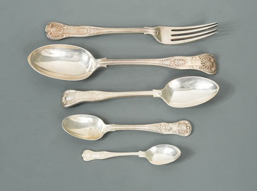 Lot 589 - A 32 piece set of Edward VII silver flatware with 42 silver and 44 silver plated additions