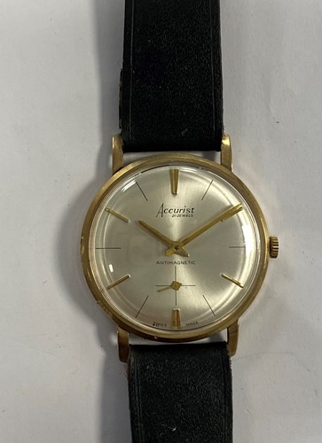 Lot 308 - Accurist – A gentleman’s 9ct gold wristwatch