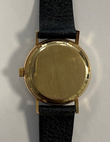 Lot 306 - Garrard - A gentleman's 9ct gold wristwatch