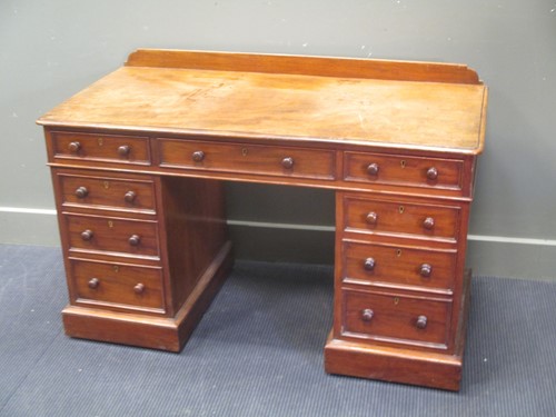 Lot 464 - A Victorian mahogany pedesal desk with a...