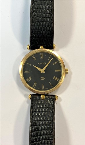 Lot 299 - Gucci - A gentleman's strap watch