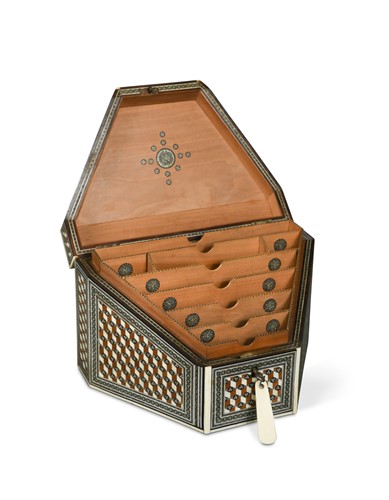Lot 778 - A late 19th or early 20th century Damascus inlaid stationery box