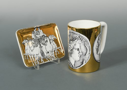 Lot 32 - Piero Fornasetti, a gilded Cammei Oro pattern tankard