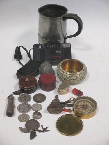 Lot 134 - Various small items including compass, pewter...