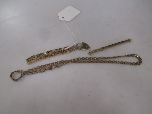 Lot 254 - A 9ct gold gate bracelet, a 9ct gold fancy...