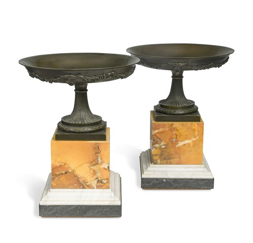 Lot 820 - A pair of 19th century Grand Tour bronze tazza