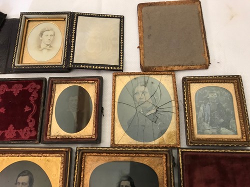 Lot 458 - Victorian portrait photographs