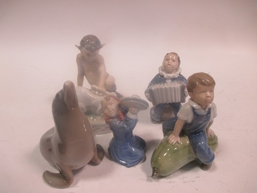 Lot 29 - Royal Copenhagen figurines (5)