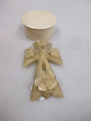 Lot 346 - A bone back scratcher, bone brooch and a small...