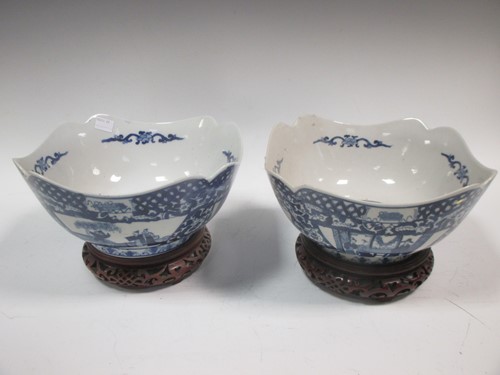 Lot 85 - A pair of blue and white Chinese bowls, 24cm...