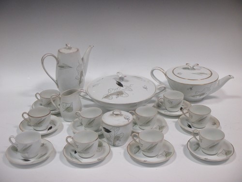 Lot 65 - A Noritake part dinner and coffee set