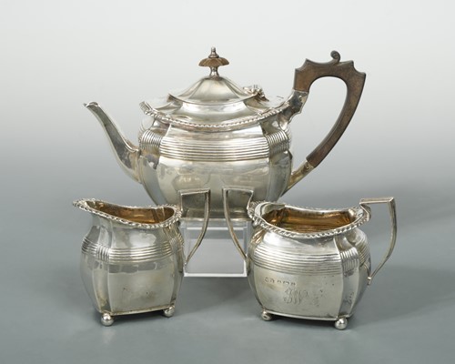 Lot 392 - An Edward VII silver three piece bachelor's tea set