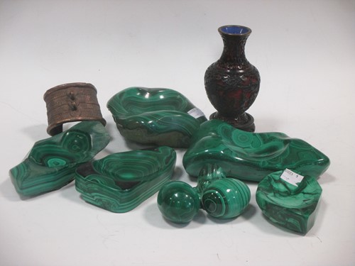 Lot 19 - A quantity of malachite and other items
