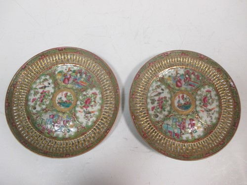 Lot 37 - A pair of Chinese Cantonese export porcelain...