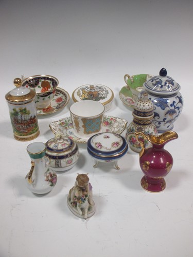 Lot 69 - A collection of porcelain to include tea cups...
