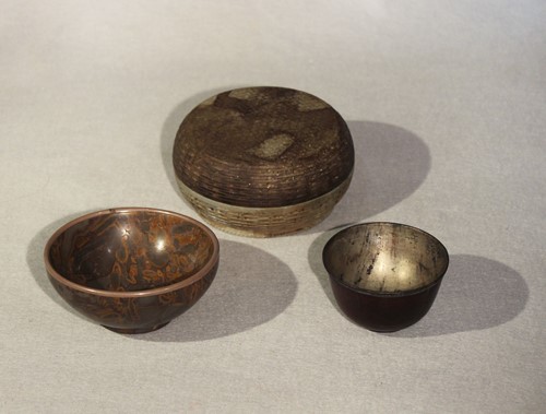 Lot 422 - A Chinese puddingstone turned circular bowl