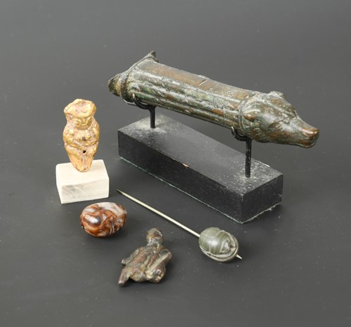 Lot 434 - A Western Asiatic Sassanian chalcedony stamp seal