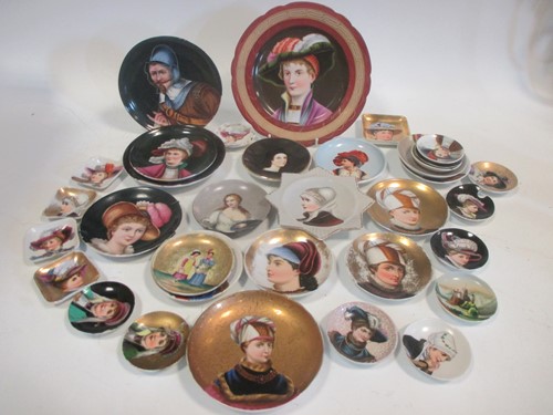 Lot 46 - A collection of continental small cabinet...