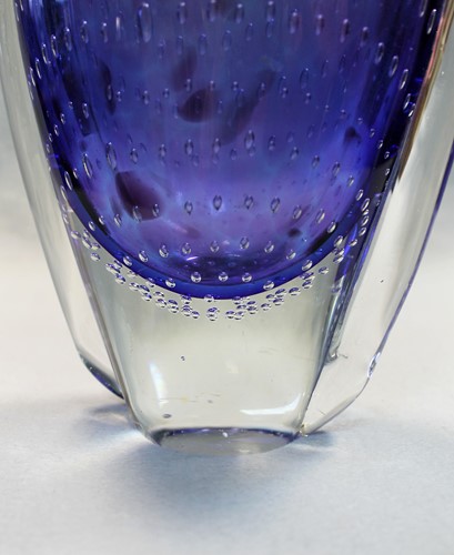 Lot 11 - A Seguso purple glass vase