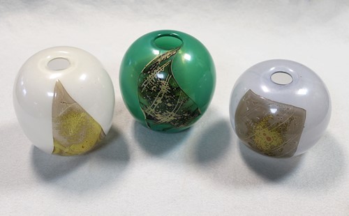 Lot 16 - Elizabeth Swinburne, three contemporary glass vases