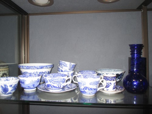 Lot 97 - A large quantity of English ceramics to...