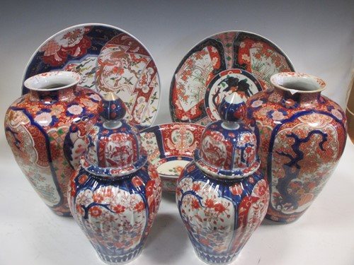 Lot 82 - A collection of Japanese imari porcelain, to...