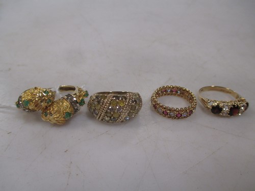 Lot 257 - three 9ct gold rings, fancy coloured diamond,...