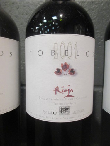 Lot 842 - Tobelos Crianza Rioja 2001, 12 bottles